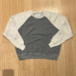 Barely Worn lived in The Great Heather Grey/White raglan boyfriend sweatshirt.
